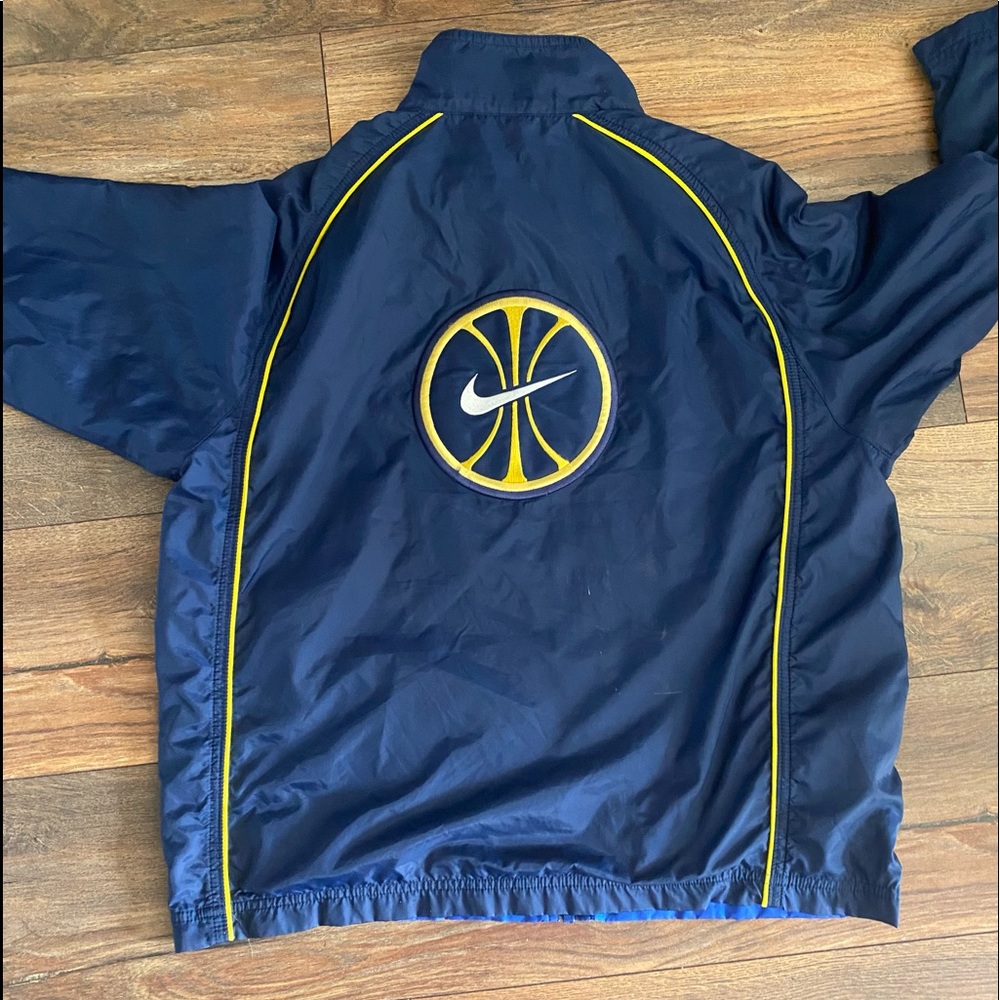 nike windbreaker